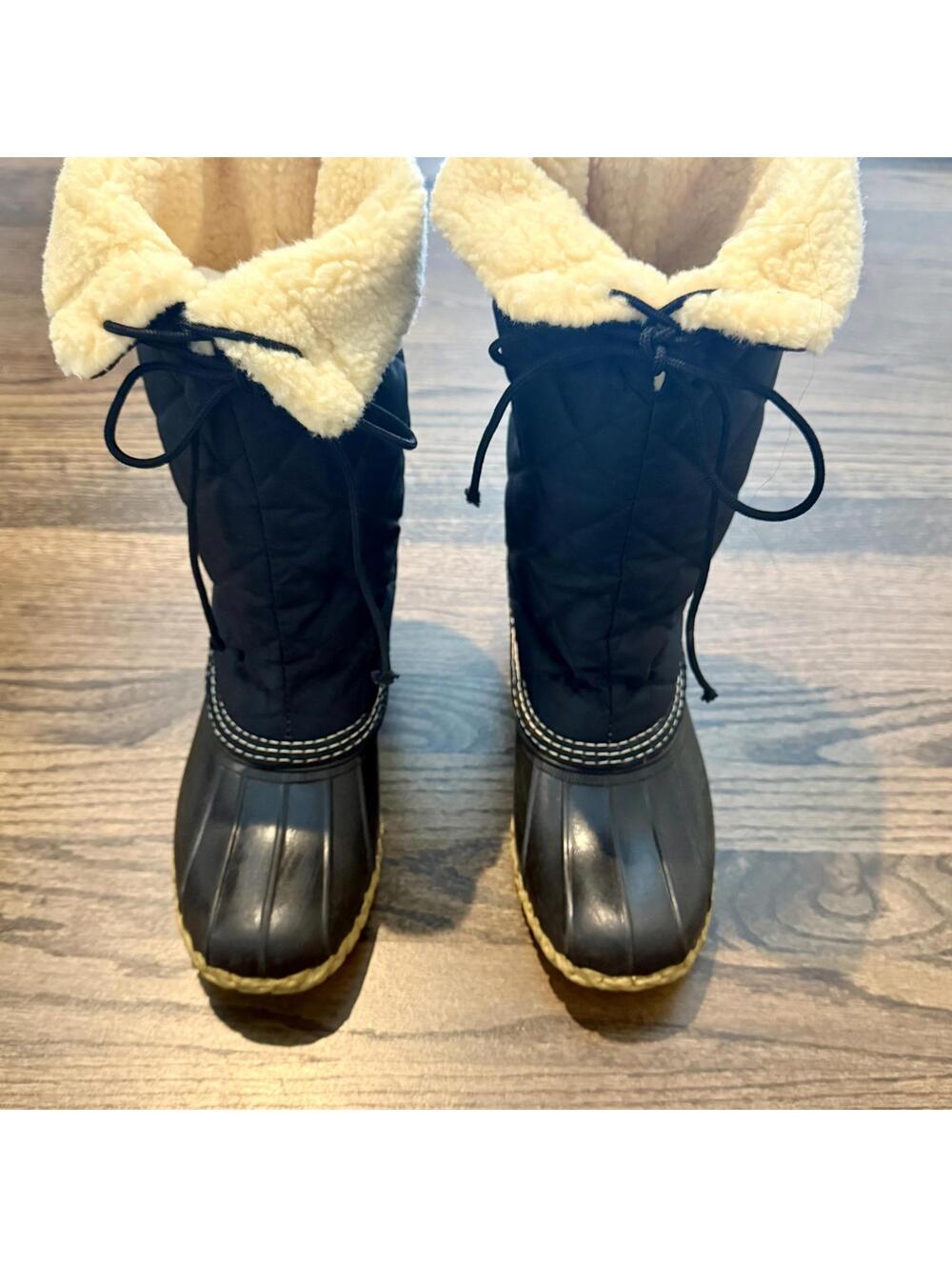 LL Bean Women's Duck Shearling Wool Lined Black Duck Boots Boots Size 9M - Picture 2 of 9